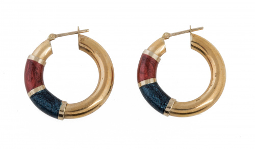 Pendientes criollas en oro amarillo con esmalte azul y rojo