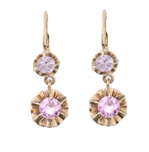 Pendientes con dos rosas de Francia, las colgantes rodeadas