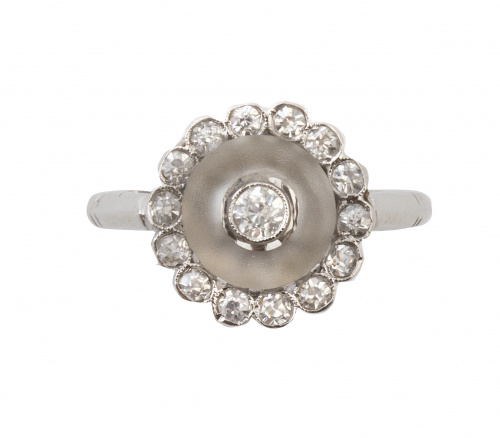 Sortija estilo Art-Decó con brillante central enmarcado en 