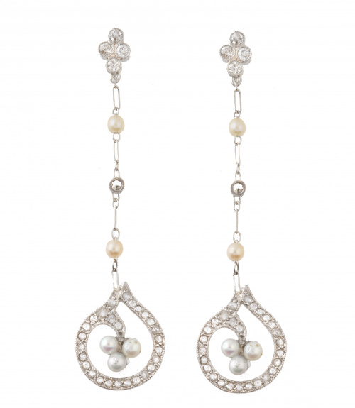 Pendientes largos Belle-Epoque con lágrima de diamantes que