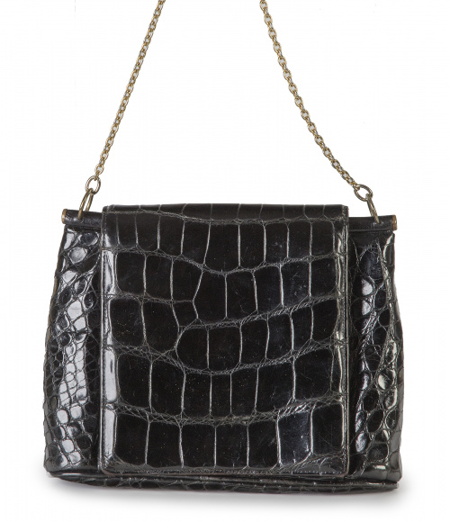Bolso de piel de cocodrilo tipo clutch negro con cadena lar