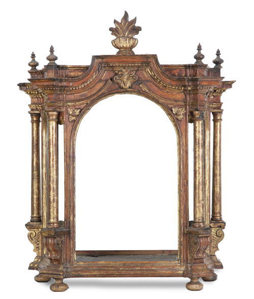 Hornacina Carlos IV en madera tallada, policromada y dorada
