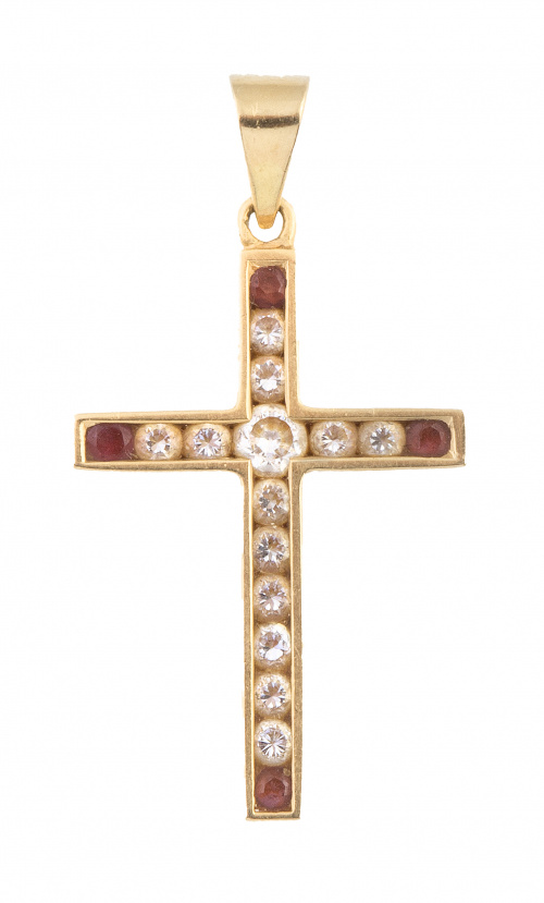 Cruz de talla antigua en oro amarillo con brillantes y rubí