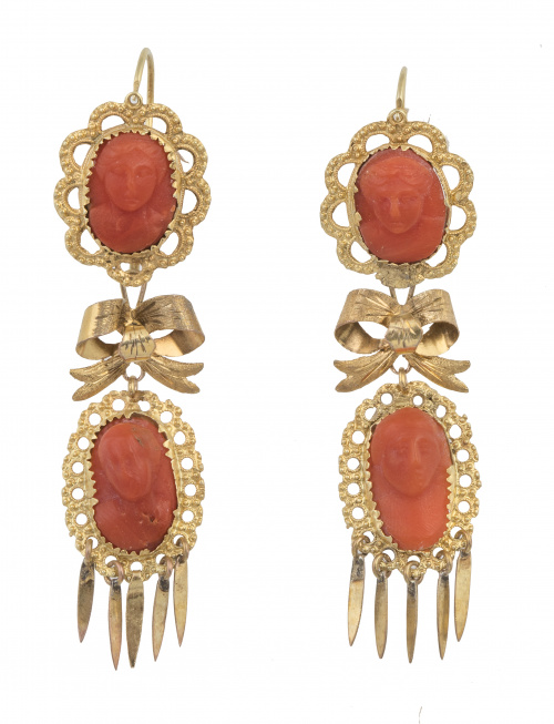 Pendientes largos desmontables con dos camafeos ovales de c