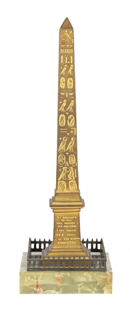 Obelisco de Luxor de época Napoleón III de bronce dorado y 