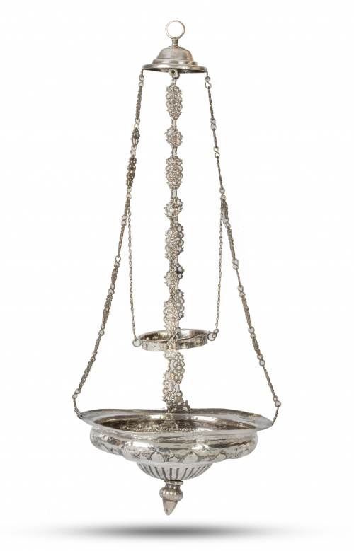 Lámpara votiva de plata repujada.Trabajo castellano, S. X