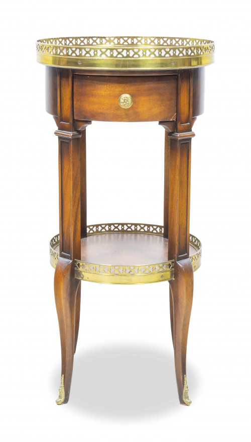 Mesita circular de estilo Luis XVI.S. XX.