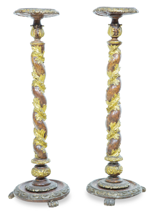 Pareja de columnas salomónicas en madera tallada, policroma