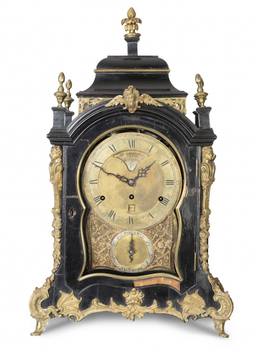 Tomás Lozano*.Reloj Bracket en madera ebonizada y bronces