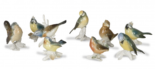 Lote de nueve pajaritos de porcelana, incluyengo algún herr
