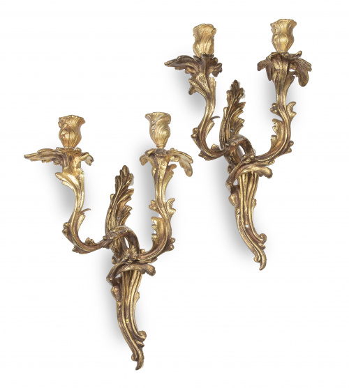 Pareja de apliques de dos brazos de luz de bronce dorado de