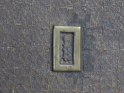 Brasero de bronce dorado, decorado con cartelas y patas con