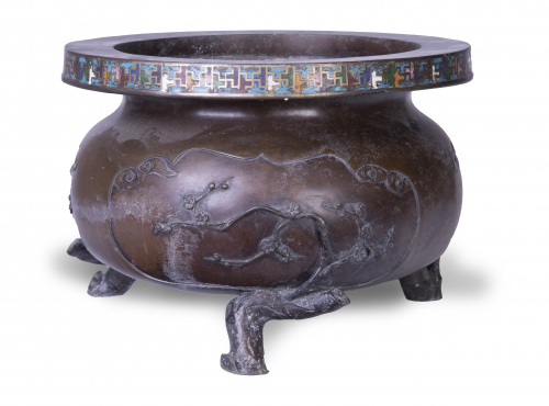 Brasero de bronce y esmalte cloissone. Interior con caracte