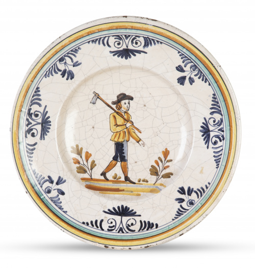 Plato de cerámica esmaltada con un campesino. Sigue modelos