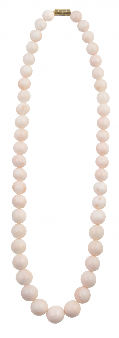 Collar de cuentas de coral piel de ángel de tamaño graduado