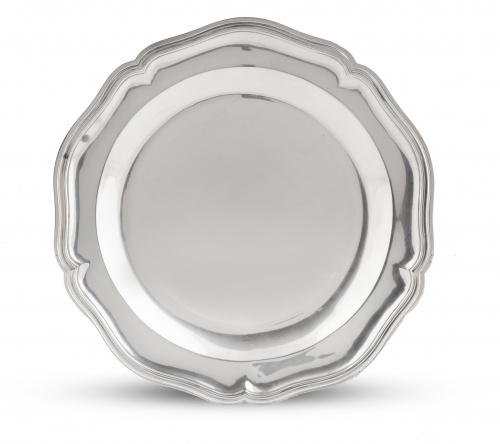 Plato circular con ingletes de plata en su color. Francia