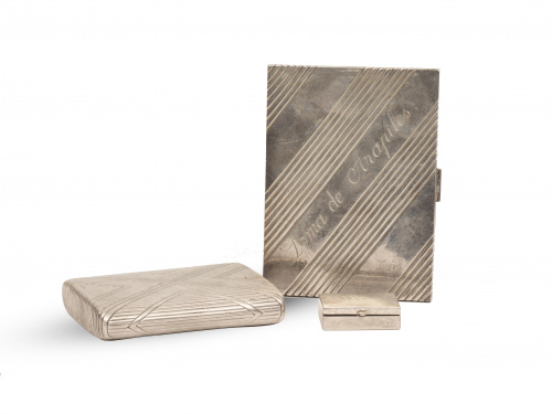 Lote de pitillera de plata con leyenda grabada "Loma de Ara