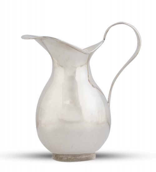 Jarro en plata con asa de cinta de plata sterling ley 925.
