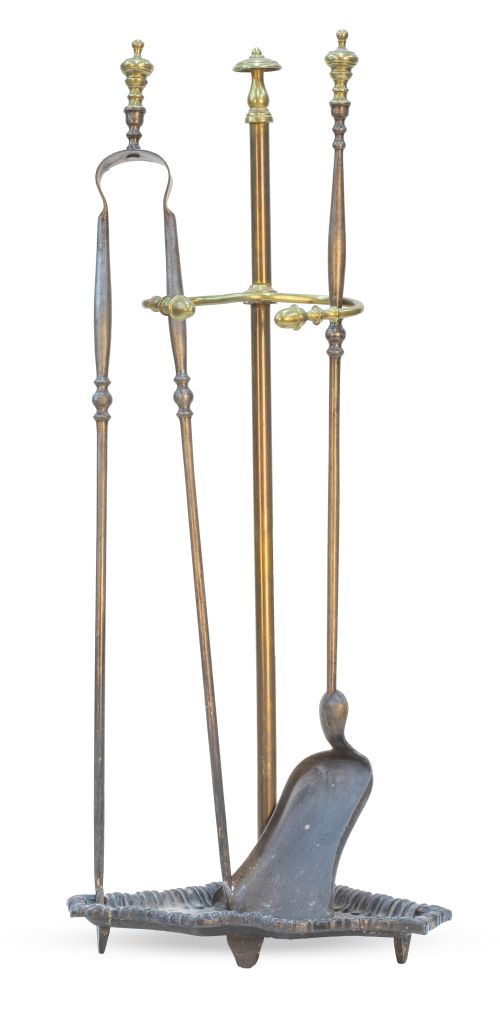 Lote de elementos de chimenea de metal dorado, formado por 