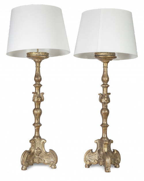 Pareja de hacheros de madera tallada, corleada y dorada, tr