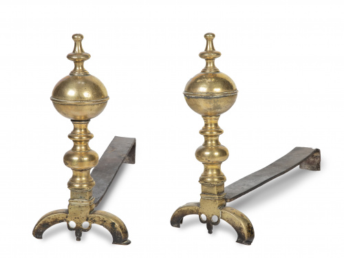 Pareja de morillos abalaustrados de bronce dorado, de estil