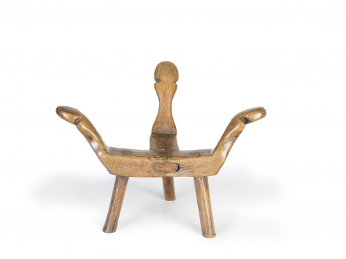 Taburete para ordeñar de madera de castaño.Trabajo castel