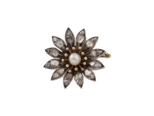 Broche flor de ff. S. XVII con pétalos de diamantes de tall