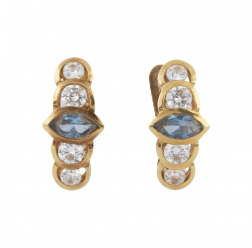 Pendientes con forma de banda arqueada zafiroscentral y circonitas