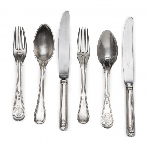 Cubertería blasonada Carlos IV, de plata en su color de vei
