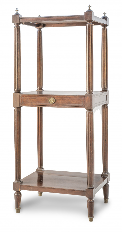 "Whatnot" de madera y aplicaciones de metal.Inglaterra, S