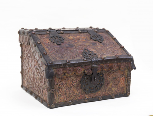 Raro escritorio de mesa.Virreinato del Perú, ff. S. XVII.