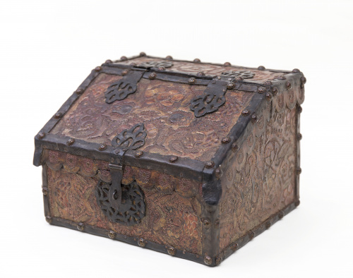 Raro escritorio de mesa.Virreinato del Perú, ff. S. XVII.