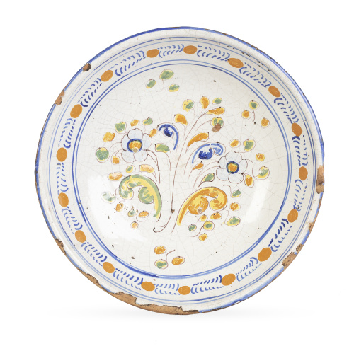 Cuenco de cerámica esmaltada con flores.Talavera, Niveiro