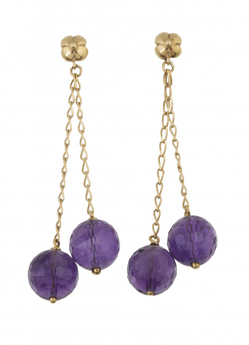 Pendientes largos con esferas facetadas de amatistas,que pe