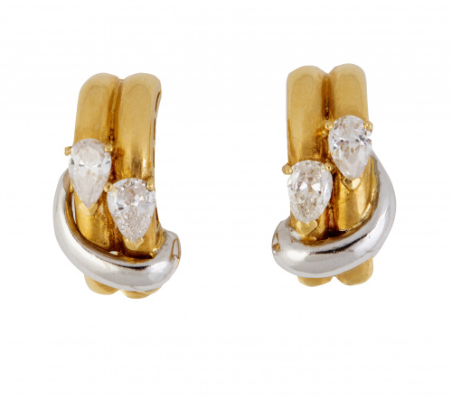 Pendientes con dos diamantes talla pera que adronan dobles 