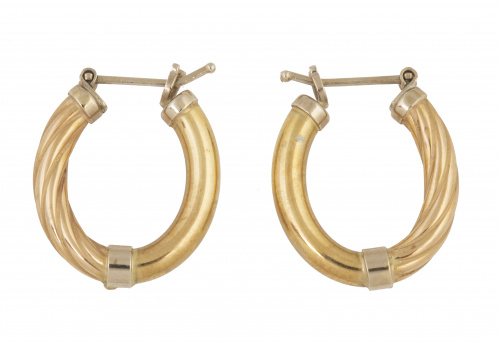 Pendientes criollas ovaladas, mitad lisa, mitad con decorac