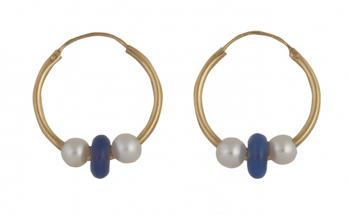 Pendientes criolla con aro de zafiro flanqueado por perlitas