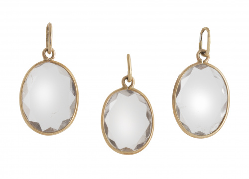 Conjunto de tres colgantes ovalados de cristal de roca con 