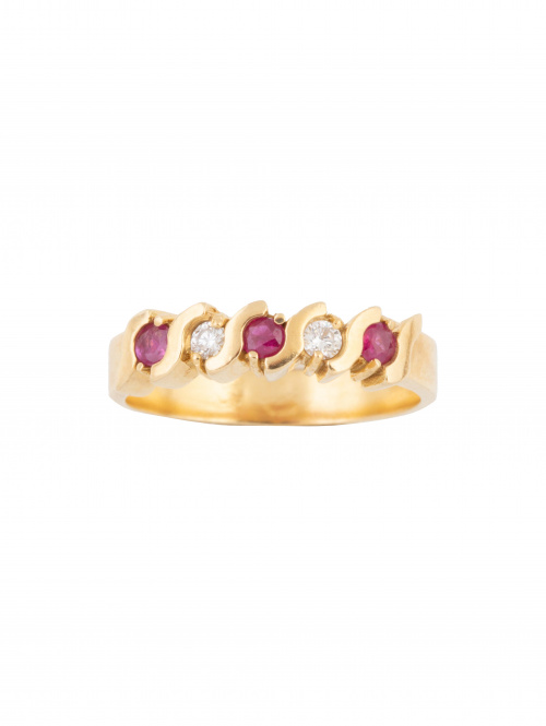 Sortija cintillo con dos brillantes y tres rubíes alternos 