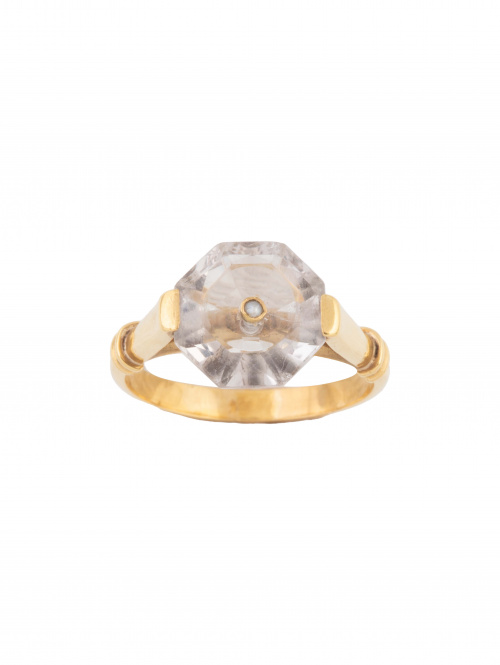 Sortija con botón octogonal de cristal de roca con perlita 