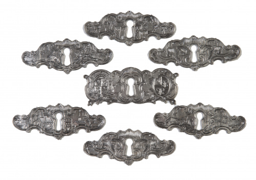 Lote de siete bocallaves de plata, decorados con escenas ci