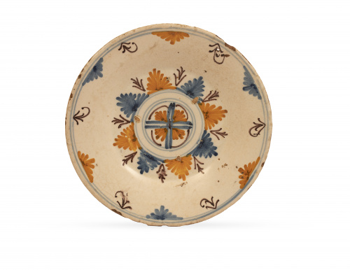 Plato de cerámica esmaltada en azul de cobalto y manganeso 