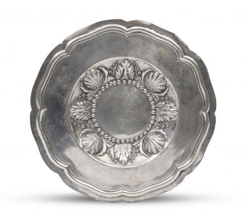 Plato de plata para ostras, ley 915.S. XX.