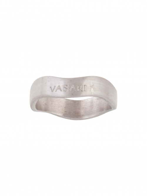 Sortija VASARI ondulada en oro blanco mate de 18K