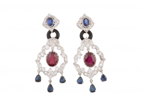 Pendientes largos de brillantes, zafiros y rubíes 
