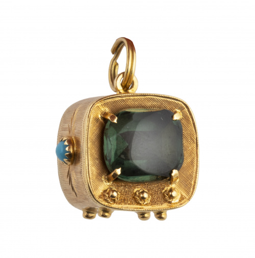 Charm colgante con turmalina cuadrangular adornada con cabu