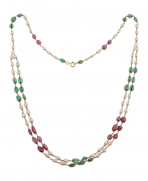 Collar largo con perlas, con cuentas de rubíes y esmeraldas