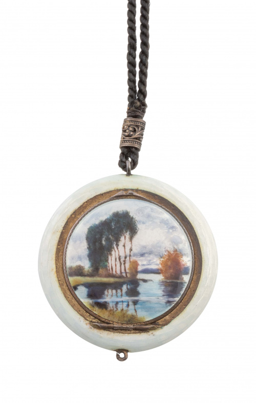 Cajita polvera colgante de pp. S. XX de esmalte guilloche c