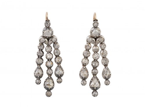 Pendientes largos de ff .S. XVIII con tres lineas de diaman