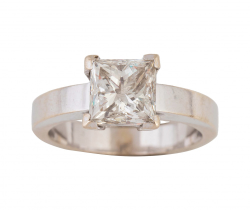 Sortija con diamante talla princesa de 3 ct aprox